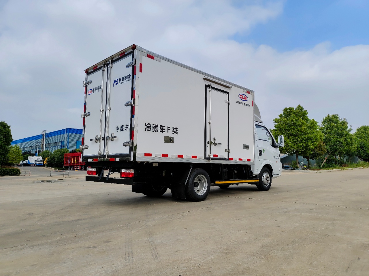 東風途逸柴油版冷藏車