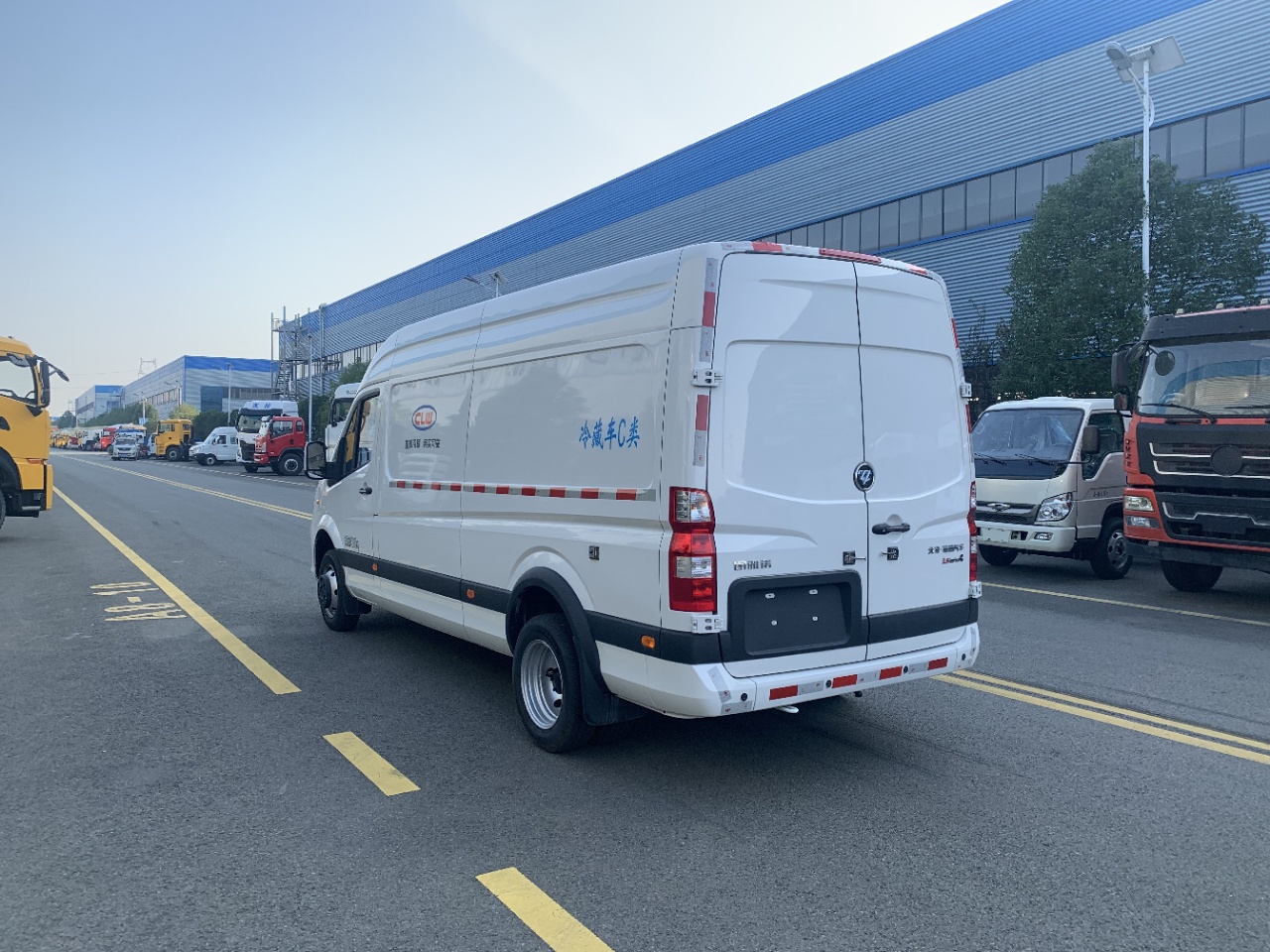 福田圖雅諾長軸中頂面包冷藏車