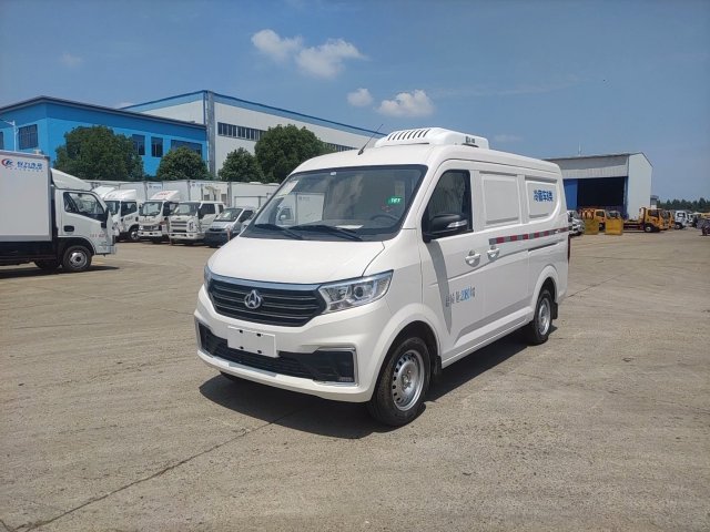 長安跨越星V3面包冷藏車