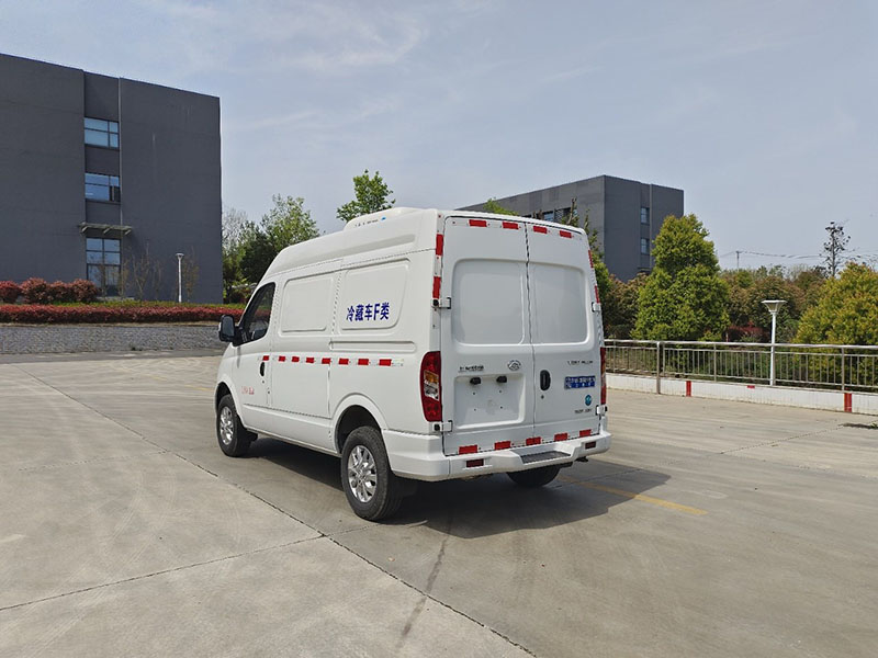 上汽大通V80面包冷藏車
