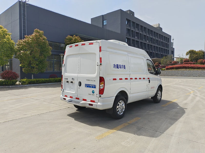 上汽大通V80面包冷藏車