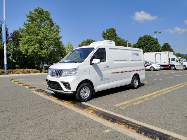 長安睿行M80冷藏車