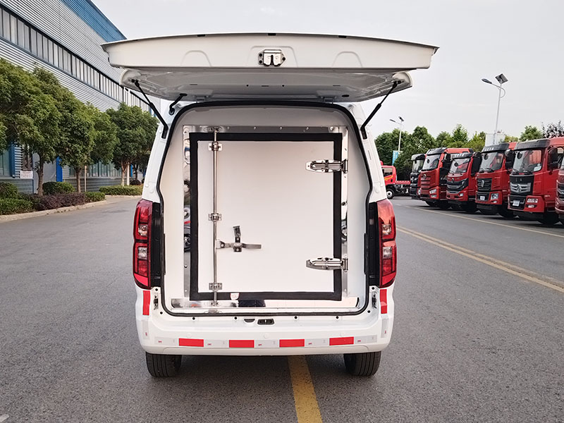 華晨金杯新海獅X30S面包冷藏車