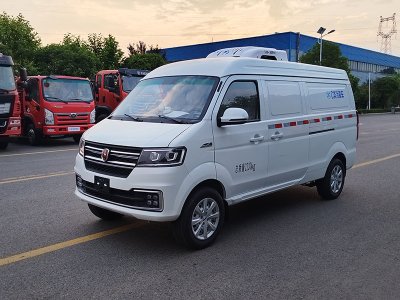 華晨金杯新海獅X30S面包冷藏車